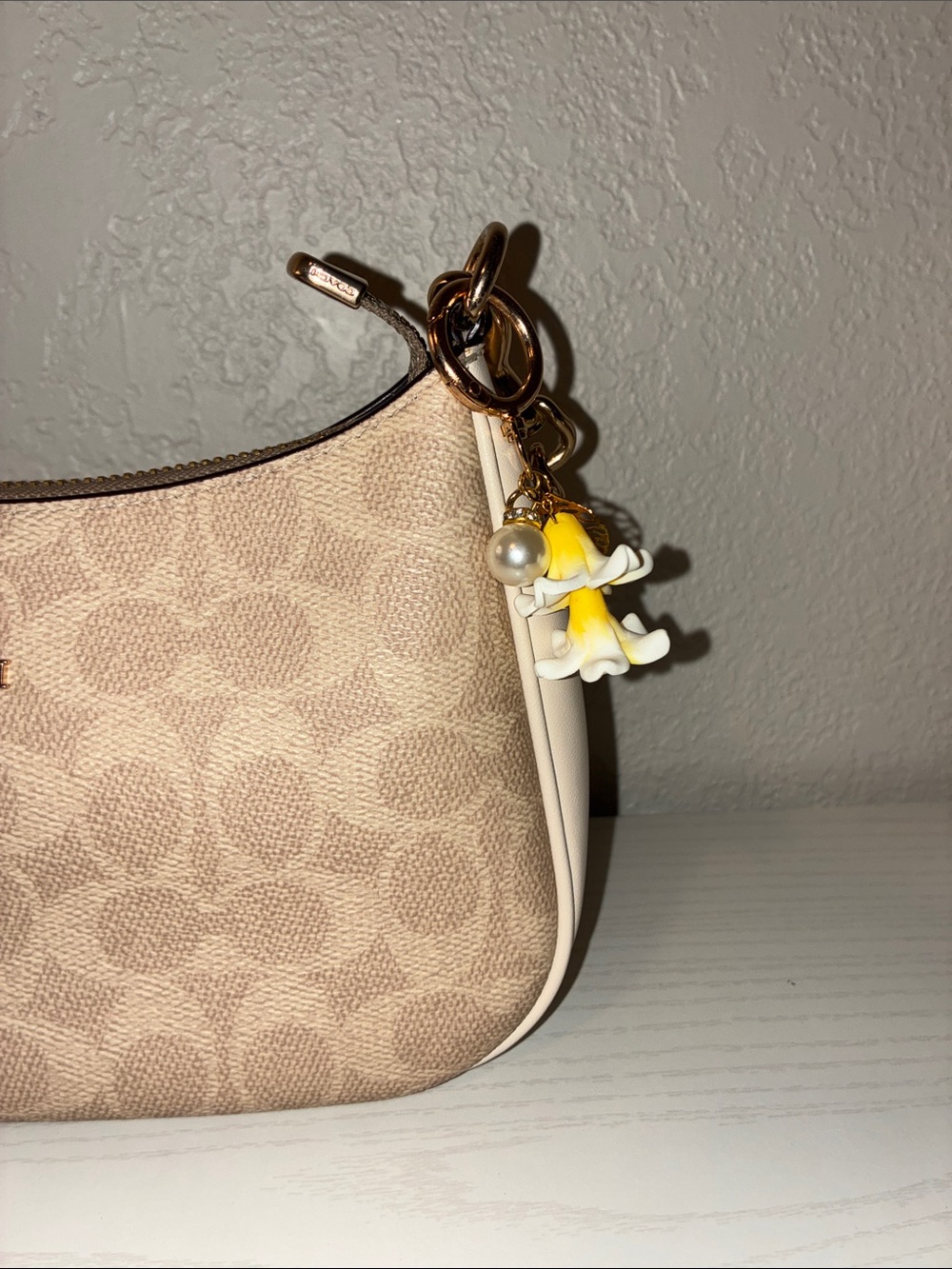Purse Plumeria Flower with Pearl Charm - Picture 1 of 3
